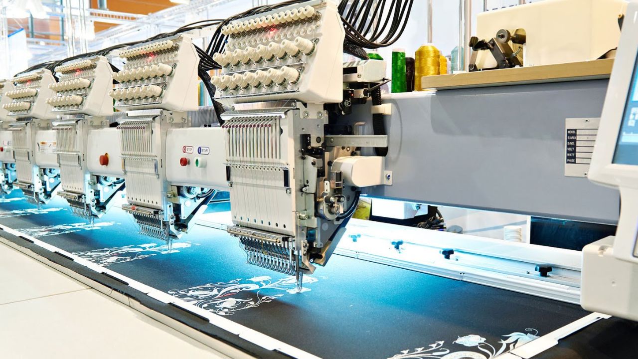 Impressionen aus der Stickerei der Druckstoff Textildruck GmbH in Hamburg